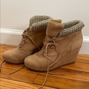 Bershka Tan Lace Up Boots with Gray Knit